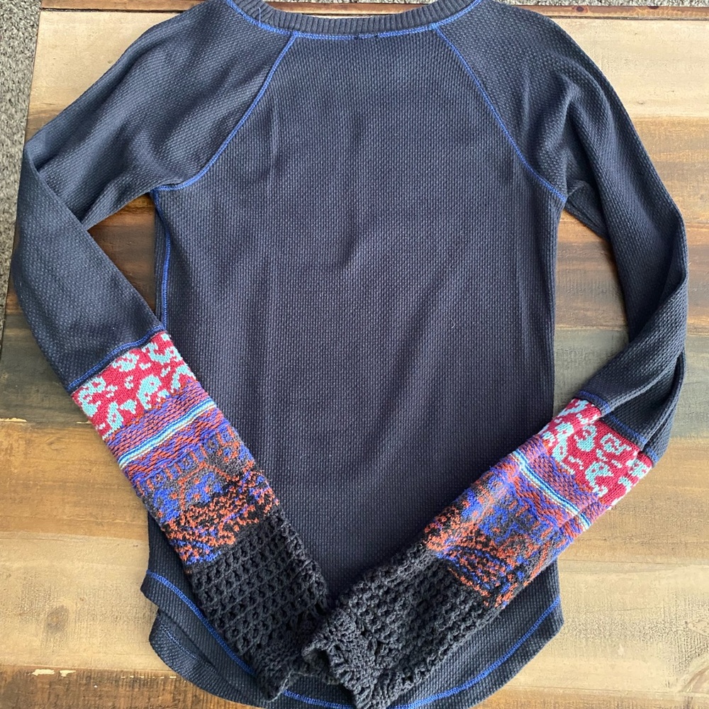 Free People In The Mix Cuff Top - Picture 3 of 11